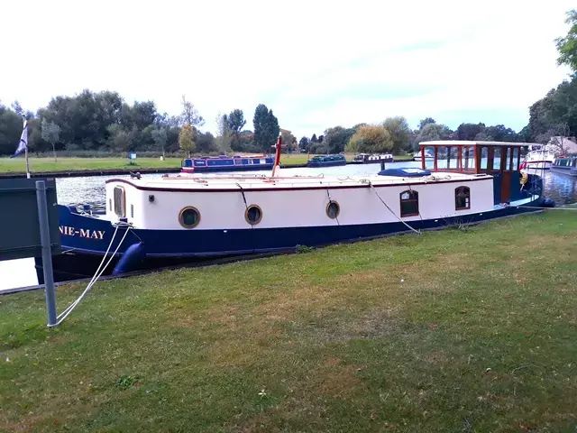 Sagar Marine Mini Luxe Dutch Barge