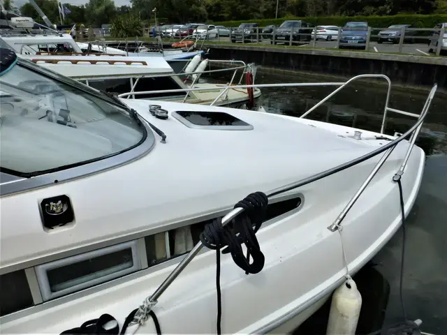 Sealine S240 Senator