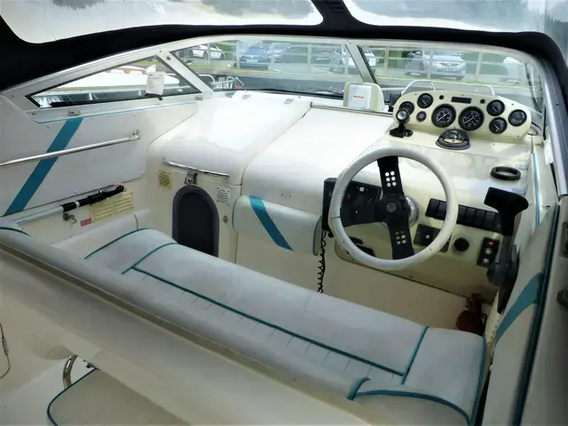 Sealine S240 Senator