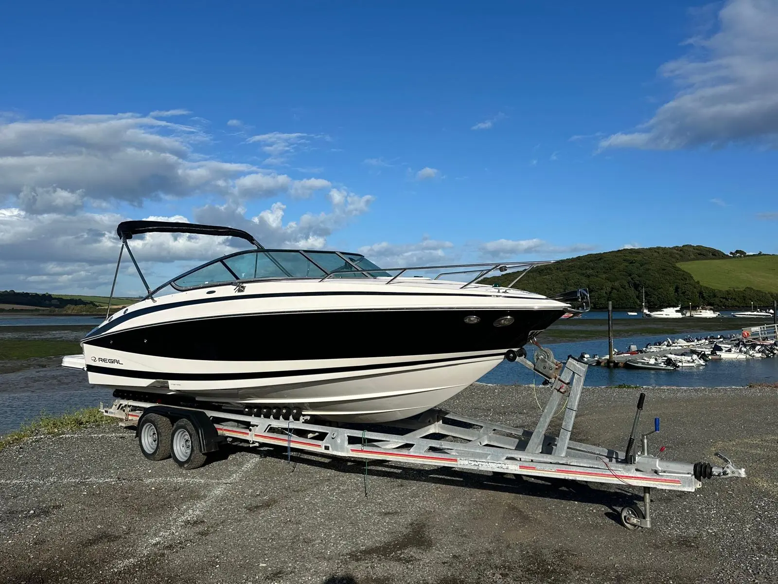 2011 Regal 2550 cuddy