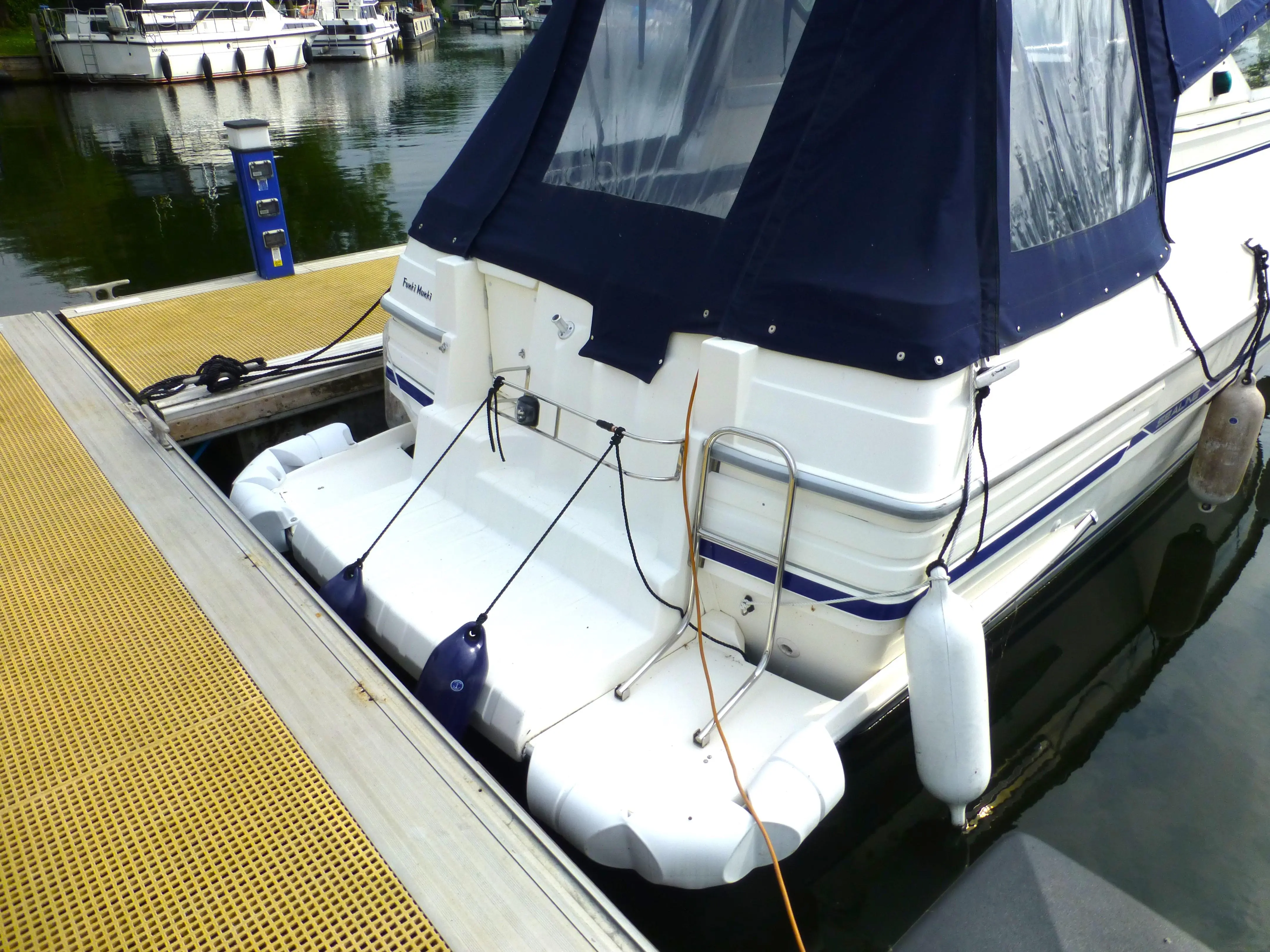 1990 Sealine 255 senator