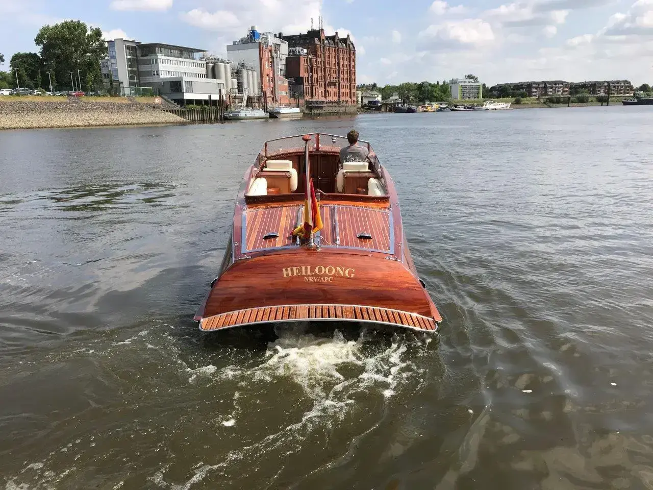 1994 Mercruiser 32 runabout