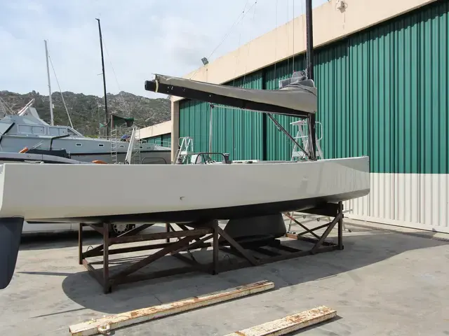 J Boats FRESET 32 custom