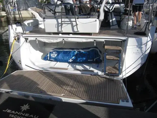 Jeanneau Yacht 65