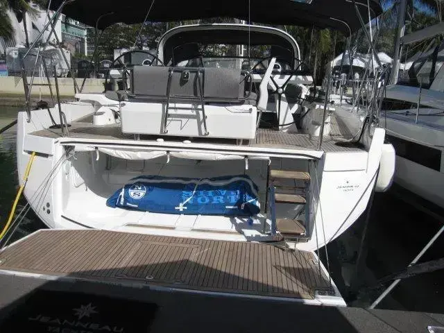 Jeanneau Yacht 65