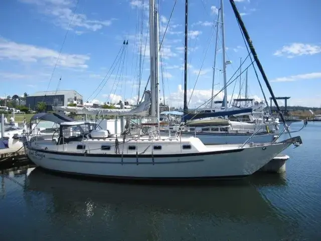 Pacific Seacraft Crealock 37