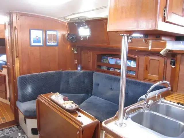 Pacific Seacraft Crealock 37