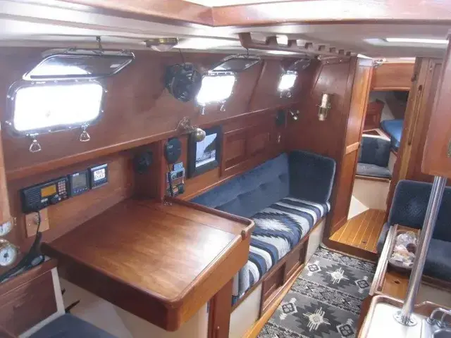 Pacific Seacraft Crealock 37