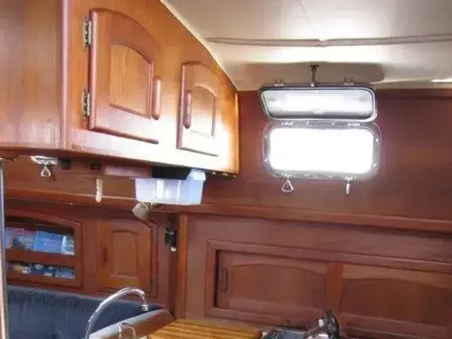 Pacific Seacraft Crealock 37