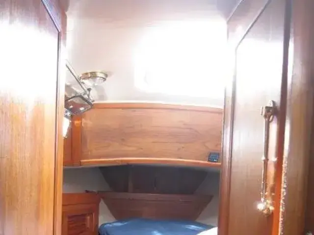 Pacific Seacraft Crealock 37