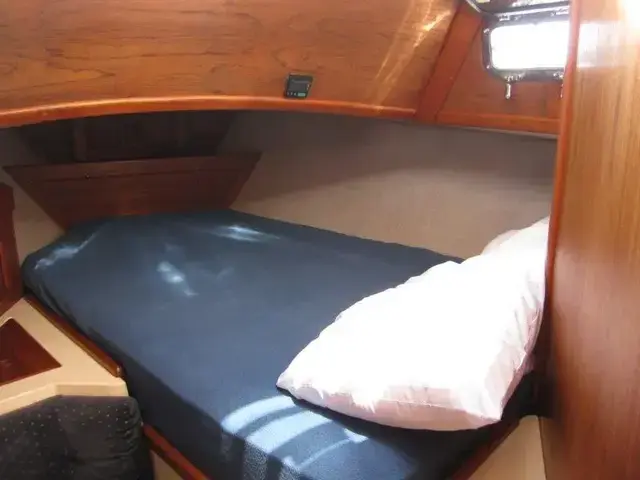 Pacific Seacraft Crealock 37