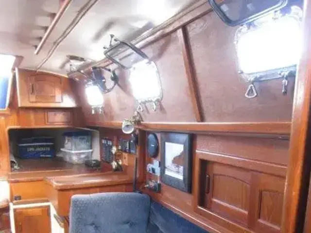 Pacific Seacraft Crealock 37