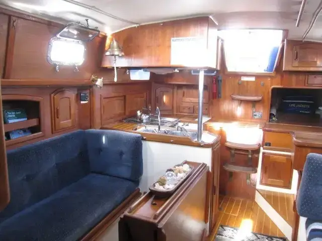 Pacific Seacraft Crealock 37