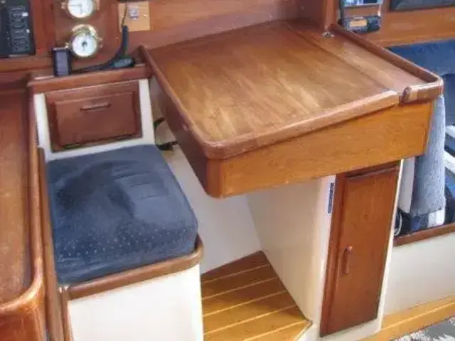 Pacific Seacraft Crealock 37