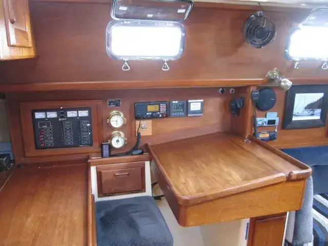 Pacific Seacraft Crealock 37