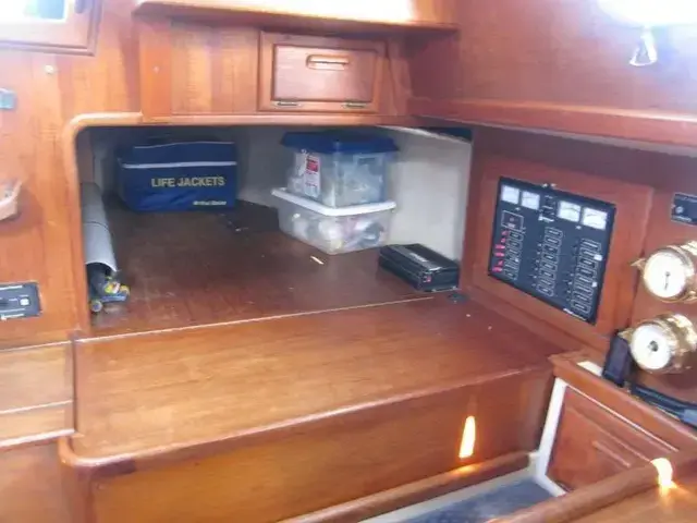 Pacific Seacraft Crealock 37