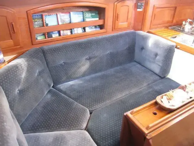 Pacific Seacraft Crealock 37