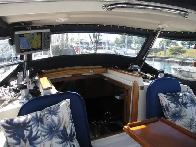 Pacific Seacraft Crealock 37