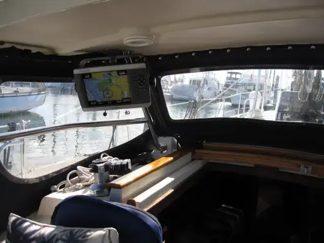 Pacific Seacraft Crealock 37