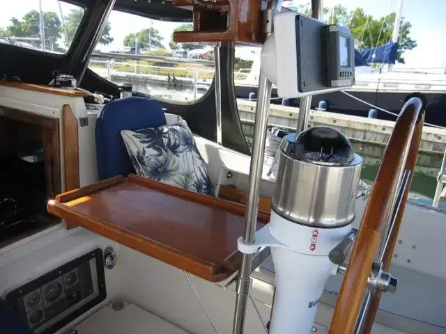 Pacific Seacraft Crealock 37