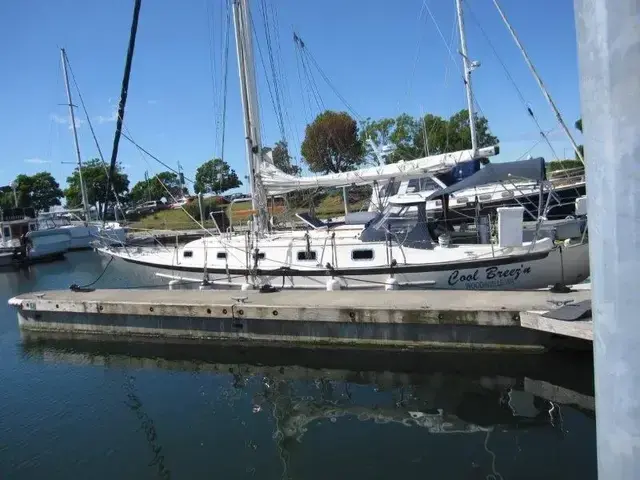 Pacific Seacraft Crealock 37