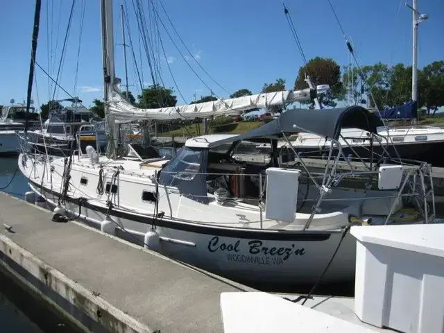 Pacific Seacraft Crealock 37