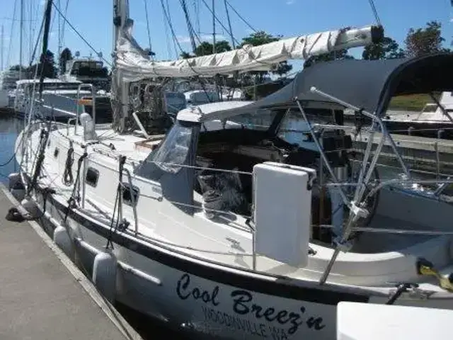 Pacific Seacraft Crealock 37