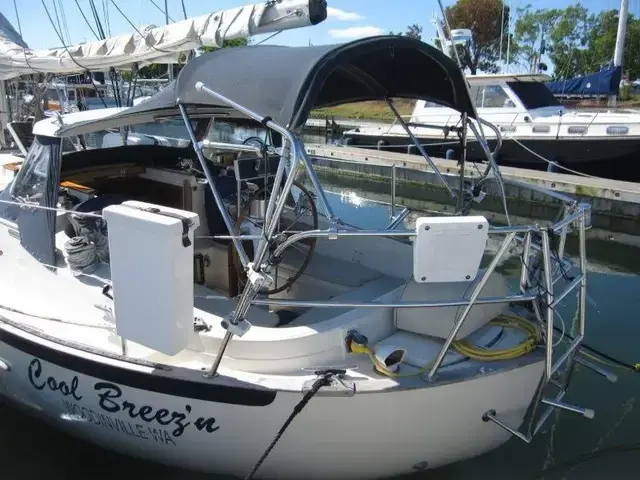 Pacific Seacraft Crealock 37