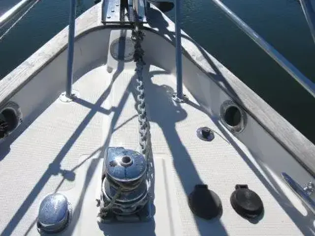 Pacific Seacraft Crealock 37