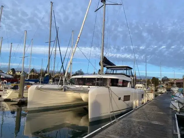 Lagoon 42