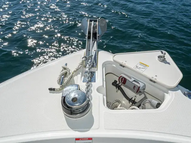 Boston Whaler 250 Outrage