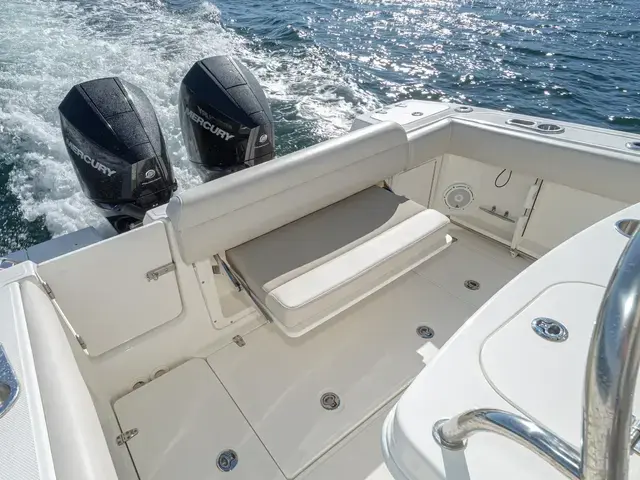 Boston Whaler 250 Outrage