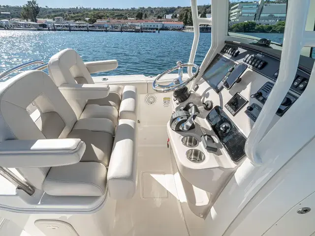 Boston Whaler 250 Outrage