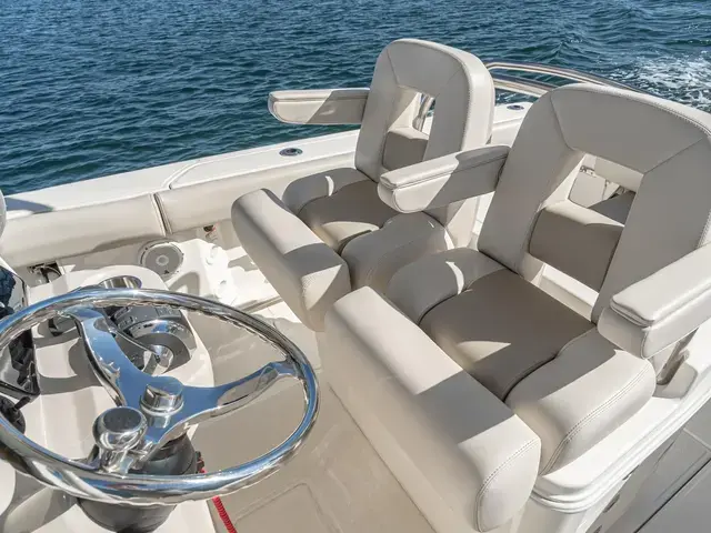 Boston Whaler 250 Outrage