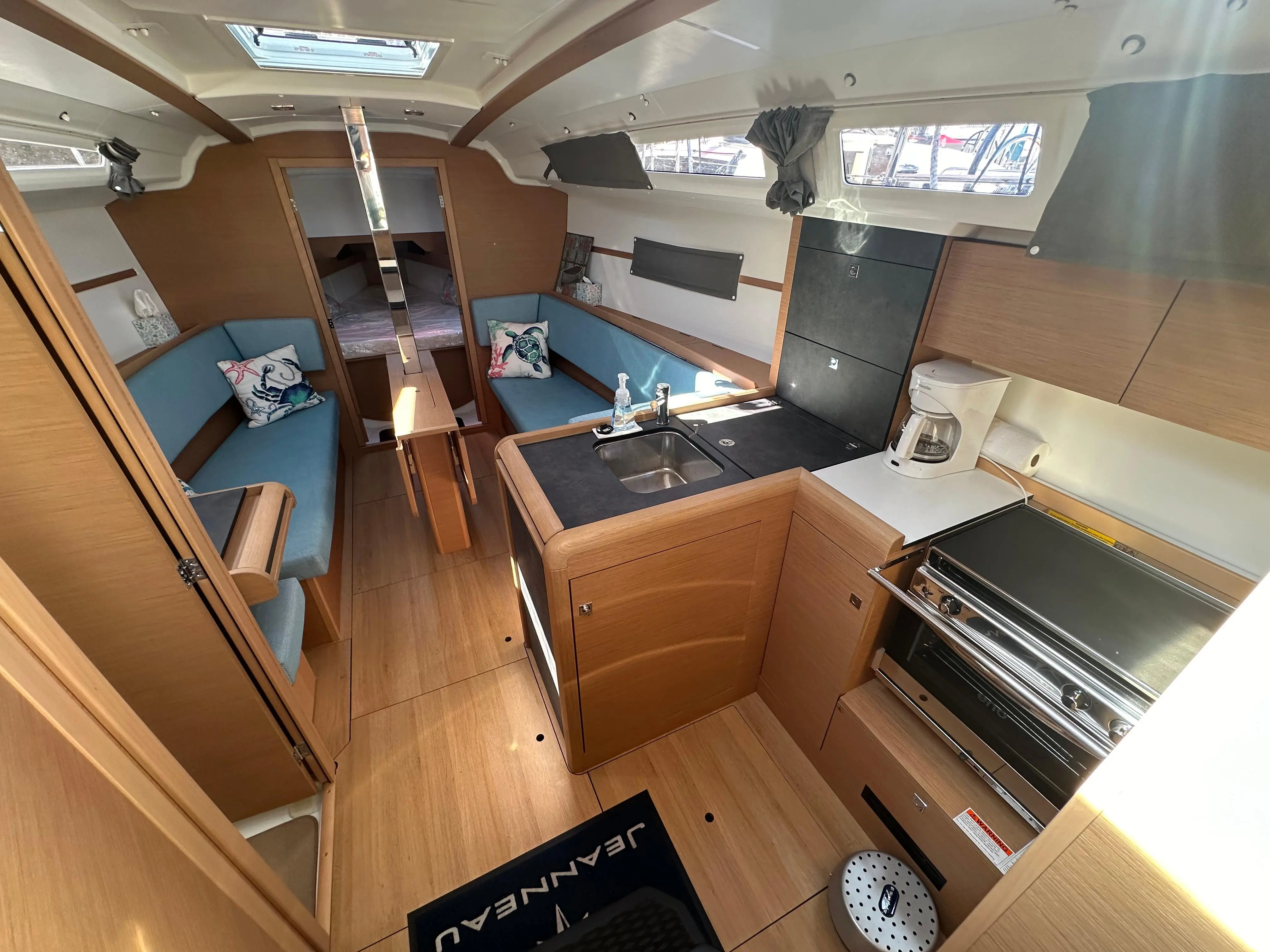 2022 Jeanneau sun odyssey 349