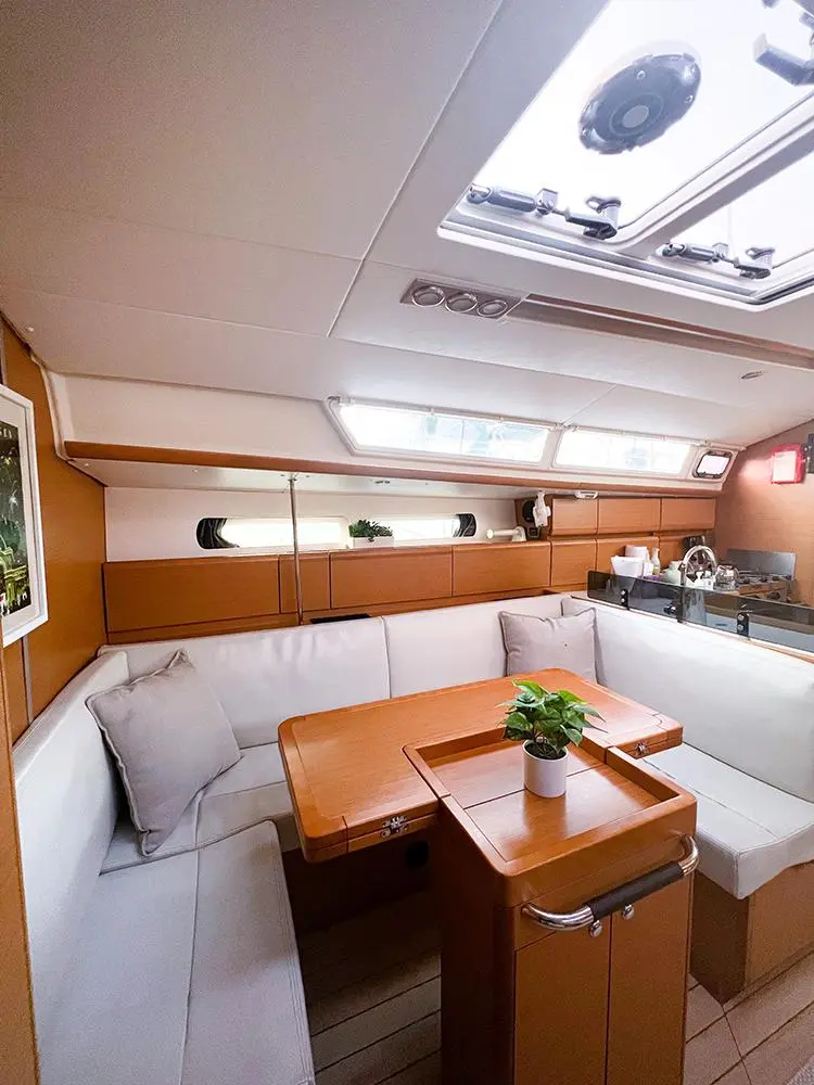 2011 Jeanneau sun odyssey 409