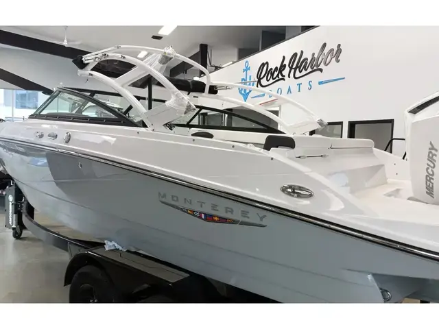 Monterey M225 Bowrider