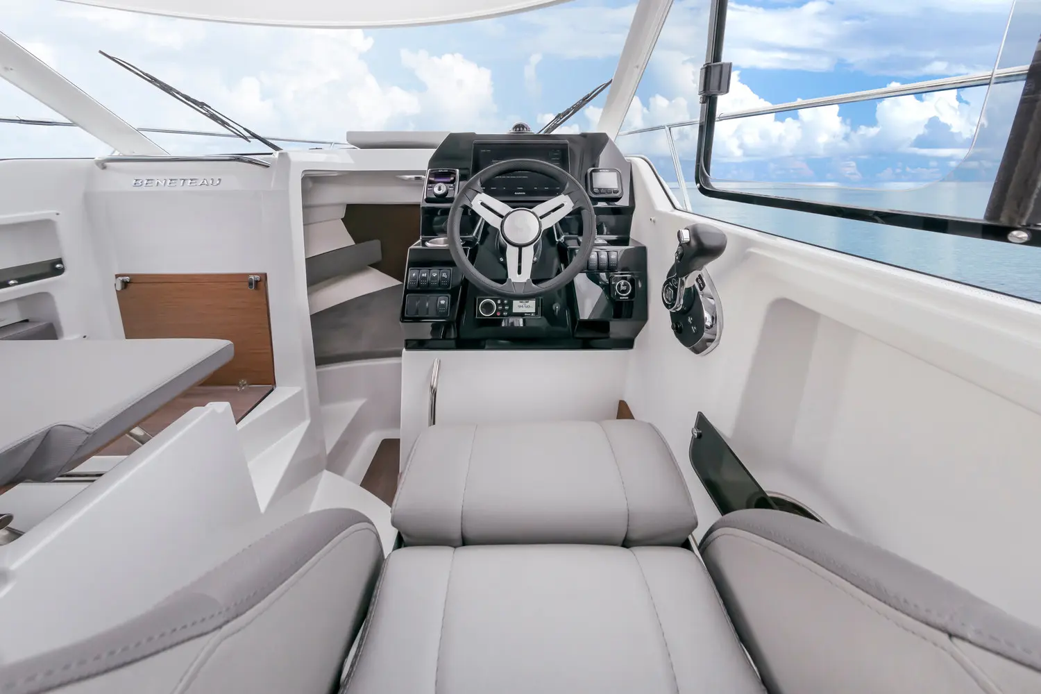 2025 Beneteau antares 8 v2 cruising