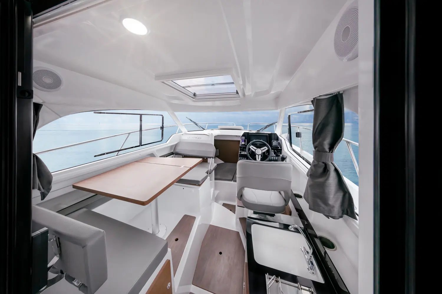 2025 Beneteau antares 8 v2 cruising