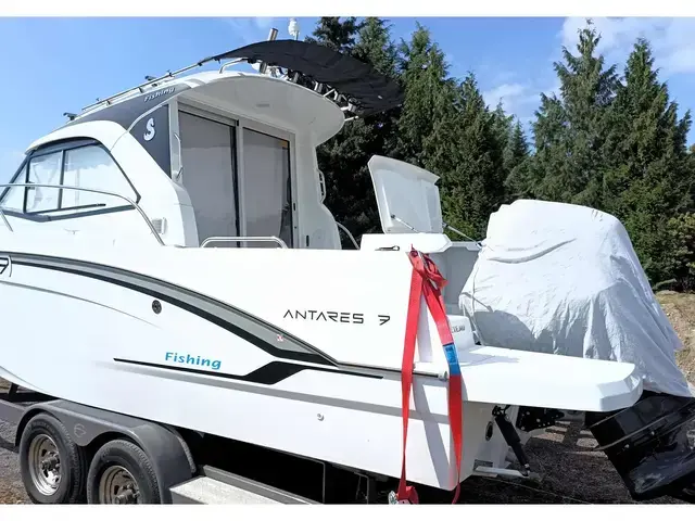 Beneteau Antares 7 Fishing