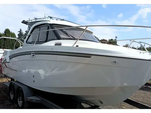 Beneteau Antares 7 Fishing