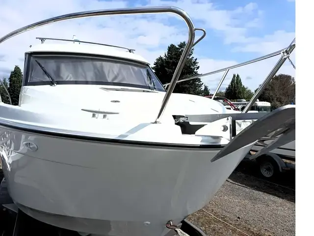 Beneteau Antares 7 Fishing