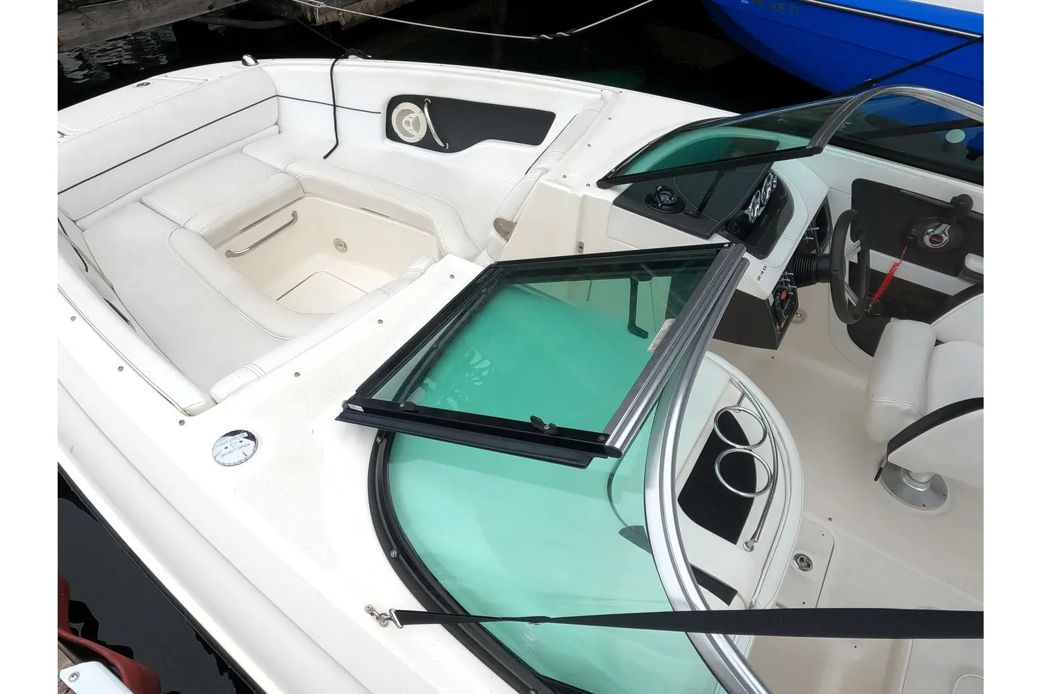 2014 Sea Ray sundeck 240