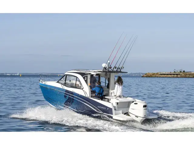 Beneteau Antares 7 Fishing