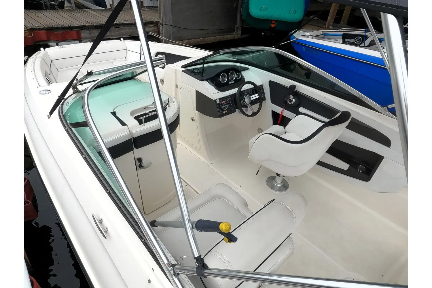 2014 Sea Ray sundeck 240