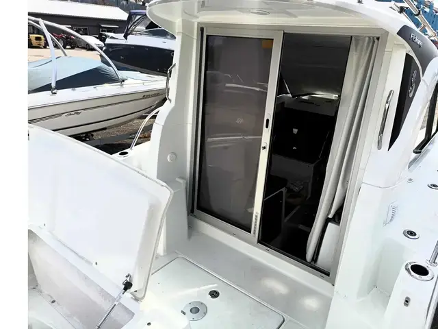 Beneteau Antares 7 Fishing