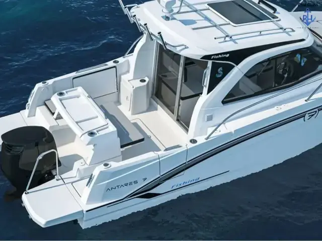 Beneteau Antares 7 Fishing