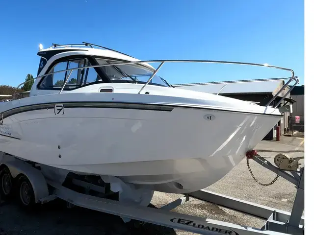 Beneteau Antares 7 Fishing