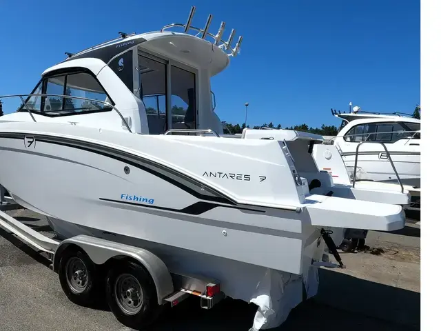 Beneteau Antares 7 Fishing