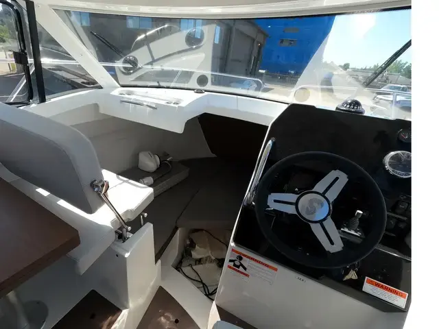 Beneteau Antares 7 Fishing